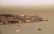 В это время над Лиссабоном была дымка, поэтому цвета немного искажены.
