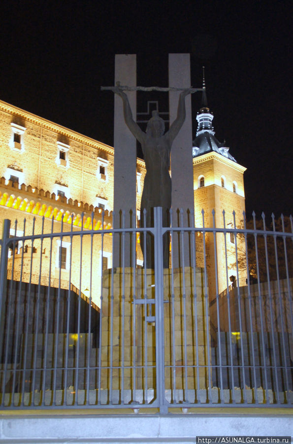 монумент победы.замок Алькасар Толедо, Испания