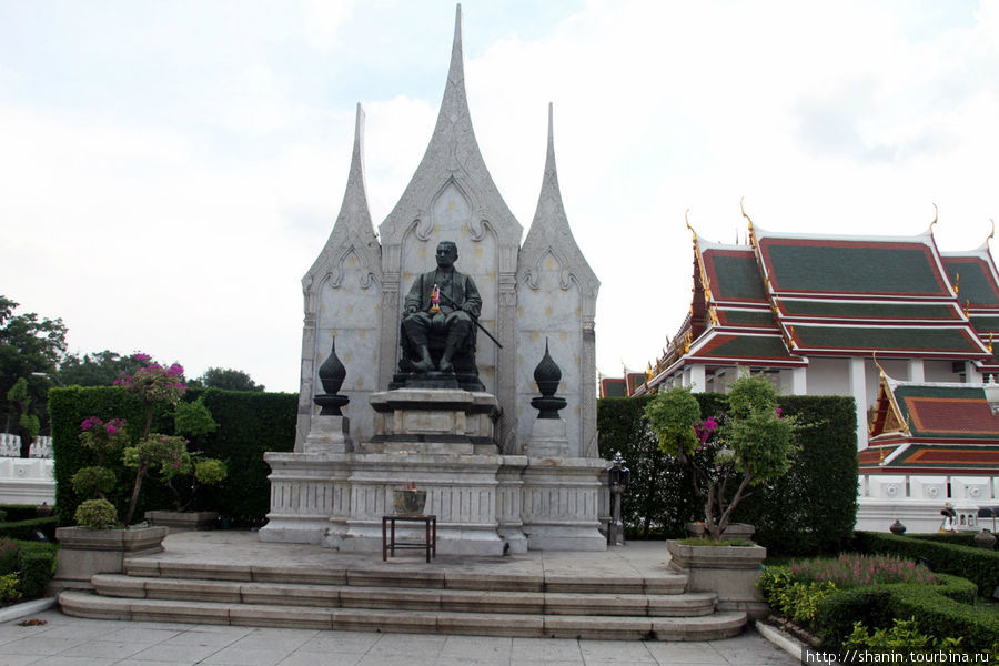 Памятник королю Раме III Бангкок, Таиланд