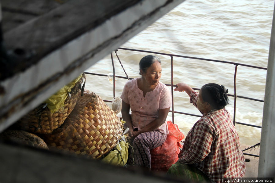 В Баган по реке Иравади Баган, Мьянма