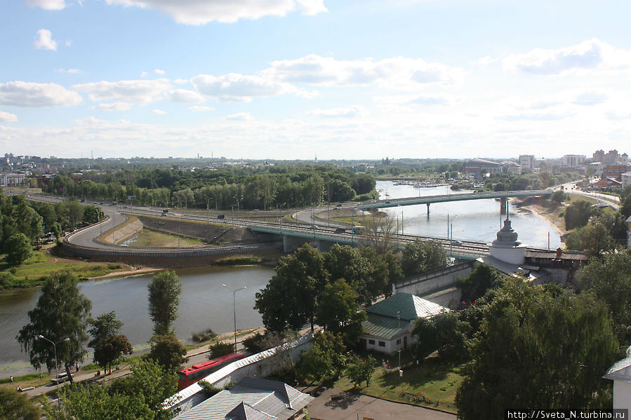 Вид на автомобильный мост над Которослью Ярославль, Россия