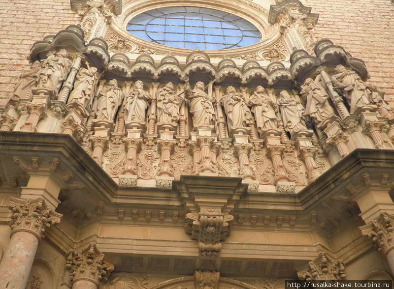 Монсеррат, статуя Черной Мадонны,покровительницы Каталонии. Монастырь Монтсеррат, Испания