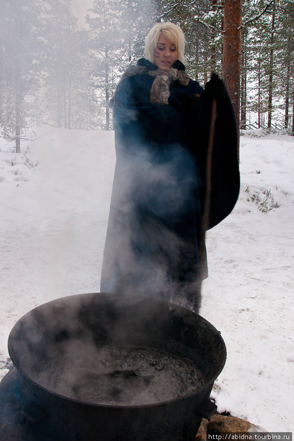 Очередной гномик варит волшебное зелье Кухмо, Финляндия