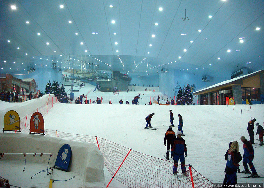 Горнолыжный комплекс Ski Dubai. Внутри -8 градусов, а снаружи +40. Дубай, ОАЭ