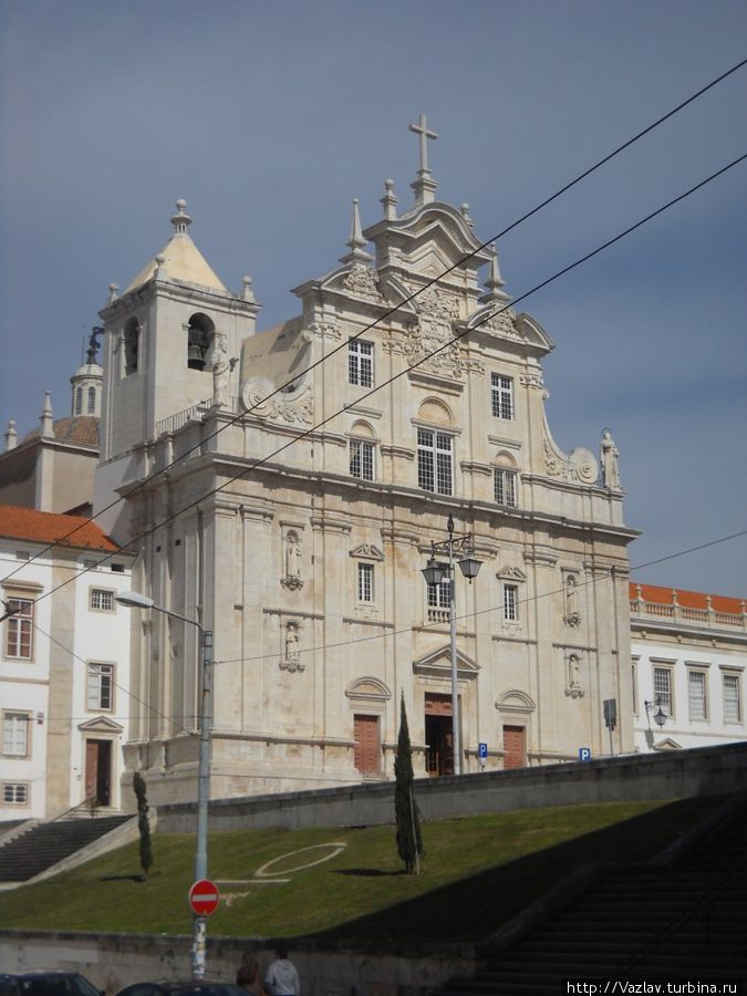Фасад собора Коимбра, Португалия