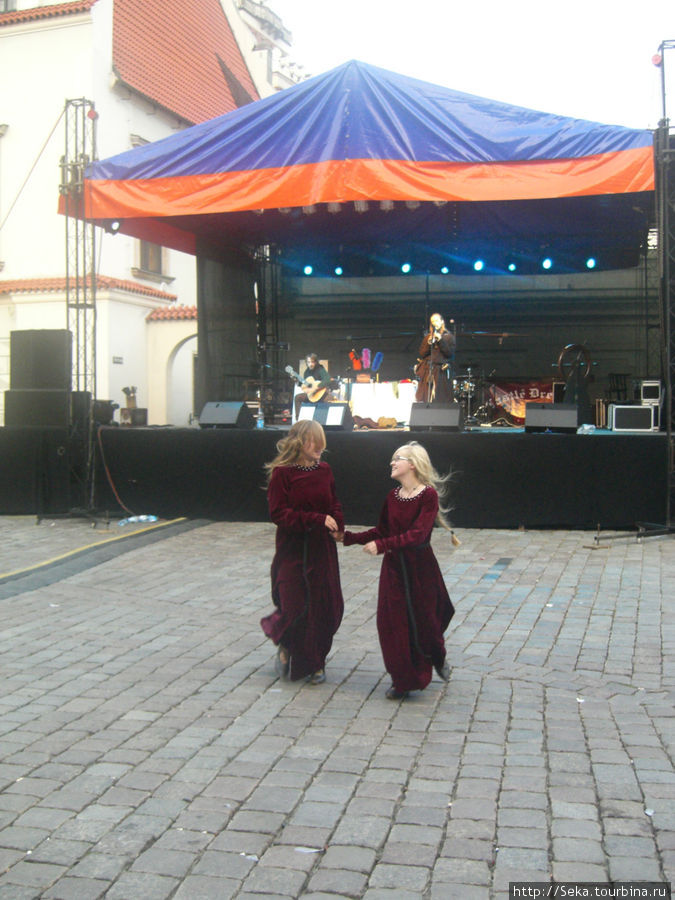 Танцы на Рыночной площади. Францисканская ярмарка Познань, Польша