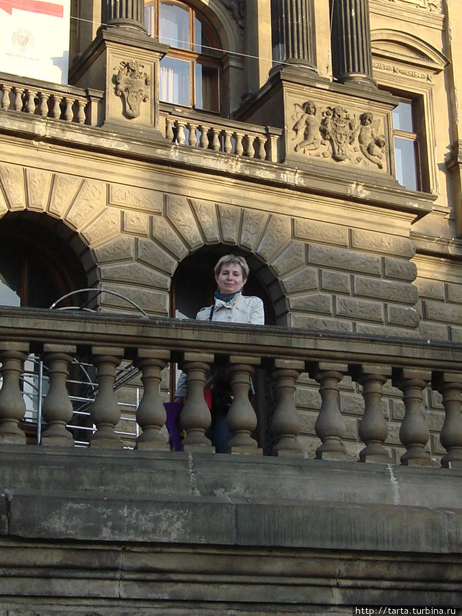 На фоне здания Национального музея Прага, Чехия