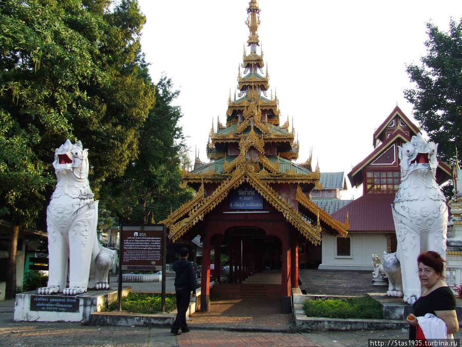 Мае Хонг Сон. Храм Ват Кам Ко. Паттайя, Таиланд