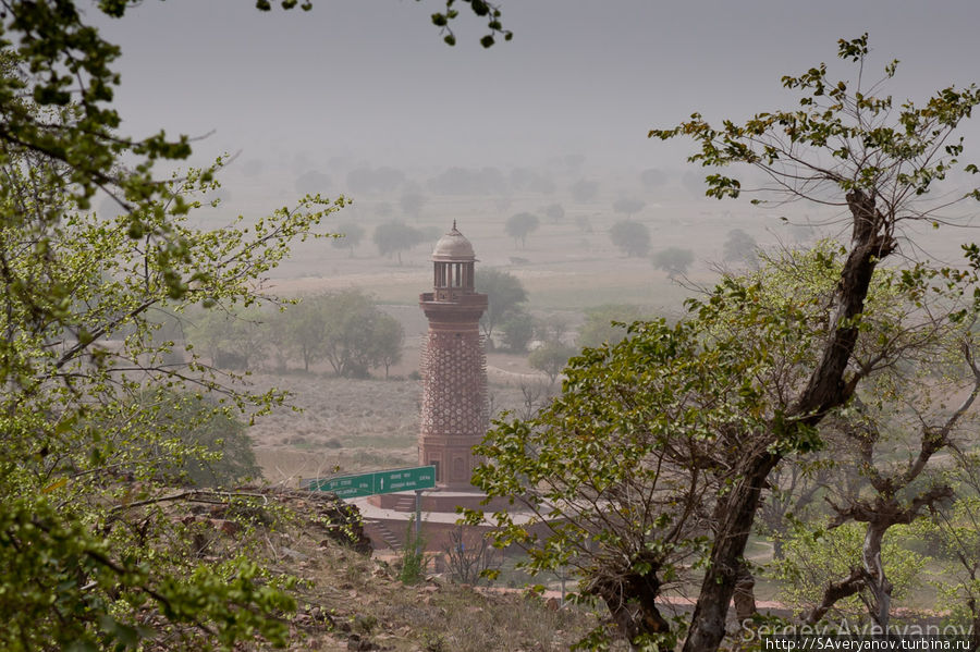 Фатехпур, гробница слона императора Акбара, по имени Хавай, что значит Башня. Джайпур, Индия