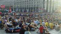 Фан-зона, Площадь Свободы, все смотрят футбол