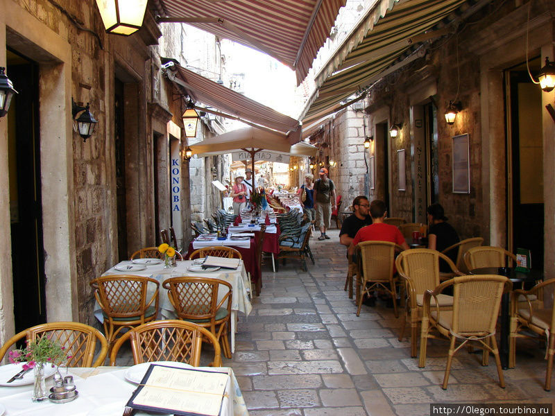 Уют кафешек в Старом городе Дубровник, Хорватия