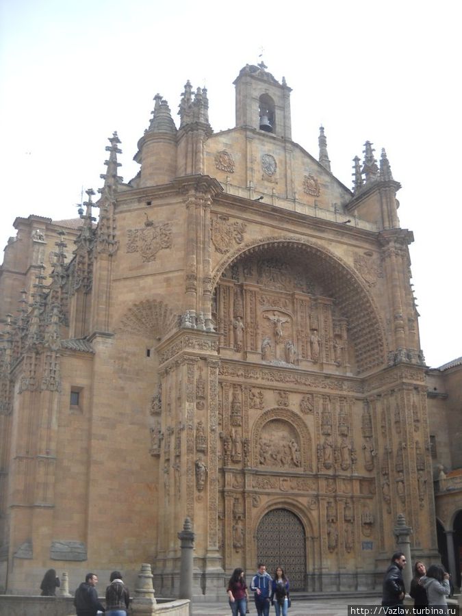 Парадный фасад церкви Саламанка, Испания