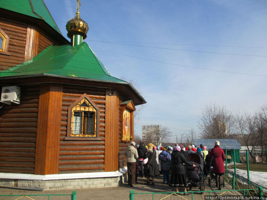 Крестный ход в Церкви Живоначальной Троицы в Чертанове Москва, Россия