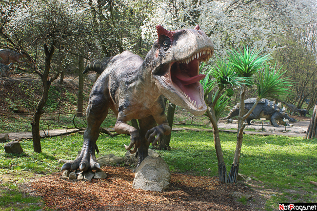 Один из динозавриков, он еще и рычит! Братислава, Словакия
