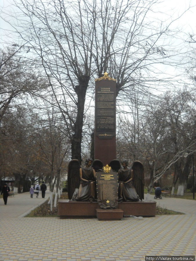 Памятник прошлой эпохе Новороссийск, Россия