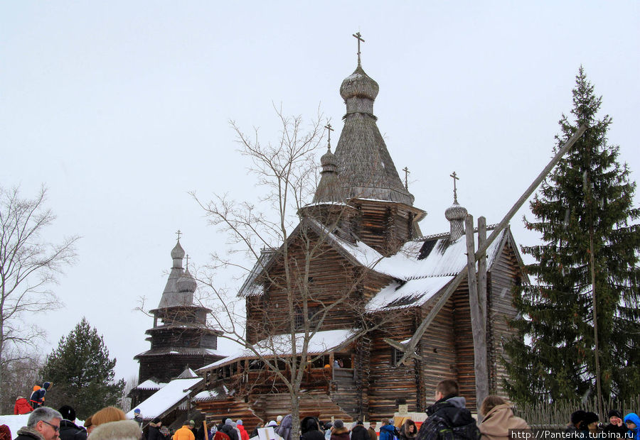 одна из деревянных церквей на территории музея Витославицы Великий Новгород, Россия
