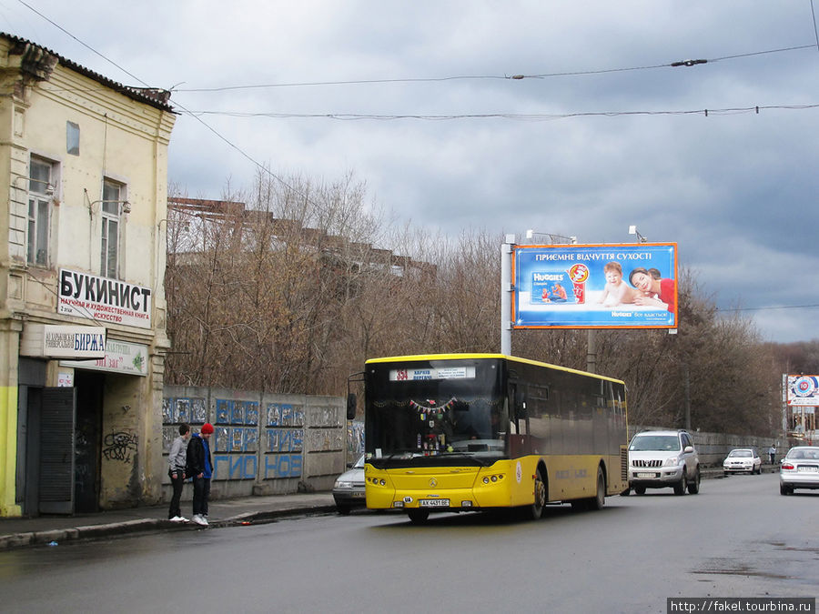 Автобус ЛАЗ-А183F0 на Клочковской улице, в районе Бурсацкого спуска. Харьков, Украина