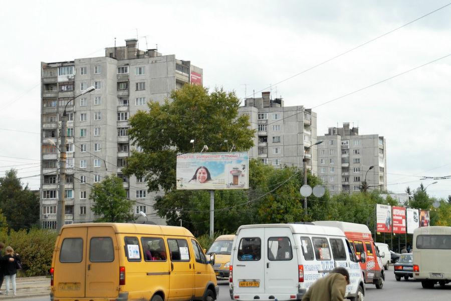 В отличие от исторического центра, у вокзала район современный. Тверь, Россия