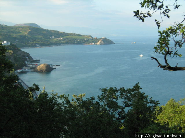 Вид с горы на море. Партенит, Россия