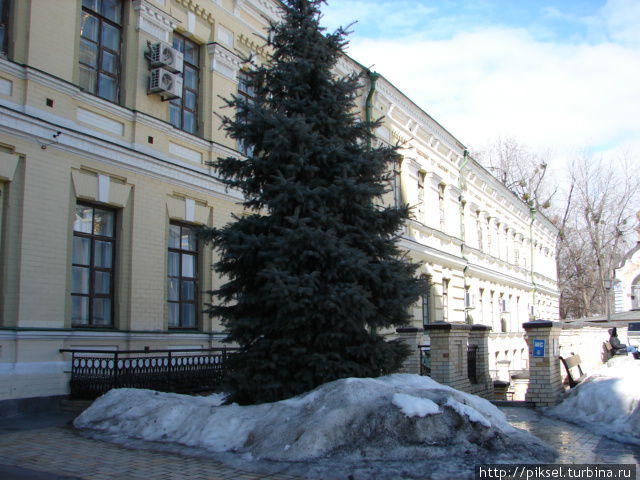 Варваринский корпус. В наше время в корпусе размещается Духовная академия и семинария УПЦ Киевского патриархата Киев, Украина