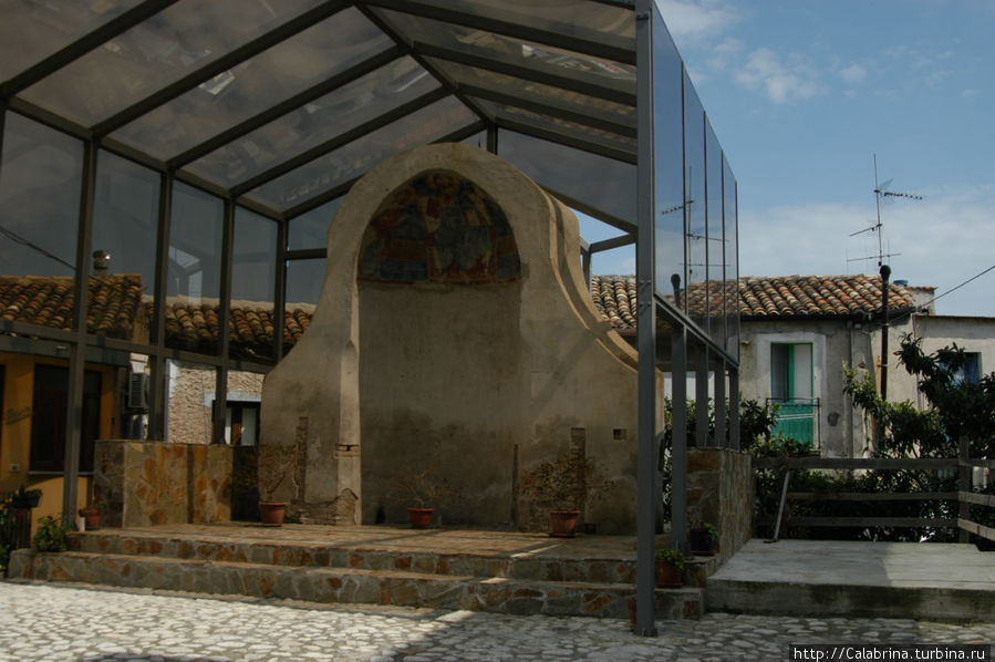 Церковь Св. Захария. Византийская фреска под куполом. Каулония, Италия