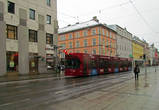 Снова на Museumstraße. Погода не смущает лишь трамваи и туристов из Харькова