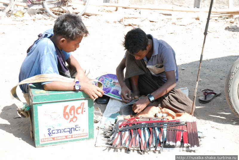 ремонт обуви Ситуэ, Мьянма