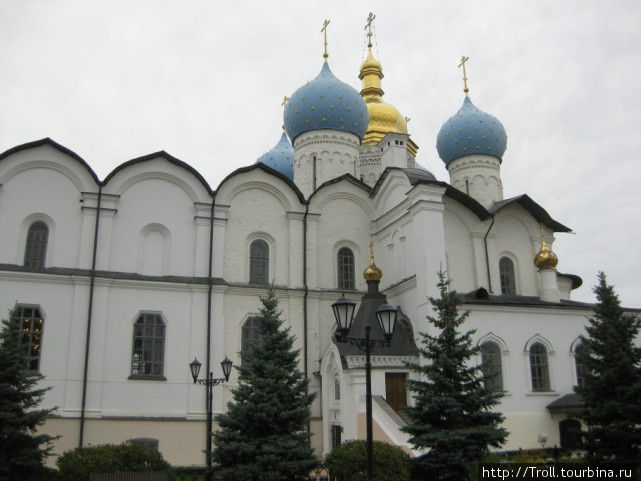 И тут же рядом собор в классическом стиле Казань, Россия
