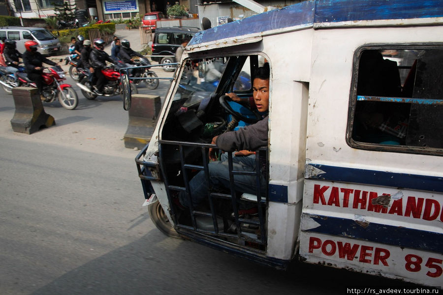 Непальские моторикши. Катманду, Непал