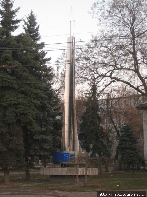Сохранился и советский памятник Бельцы, Молдова
