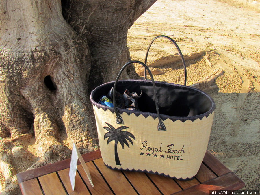 спасибо отелю, снабжают постояльцев удобной пляжной сумкой Нуси-Бе, Мадагаскар
