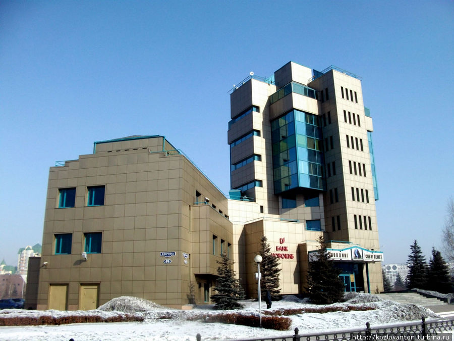 Скромное здание Сибуглемета -одной из крупнейших компаний Кузбасса. Новокузнецк, Россия