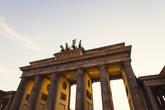 Знаменитые Бранденбургские ворота, являющиеся самым знаменитым символом воссоединения Германии.