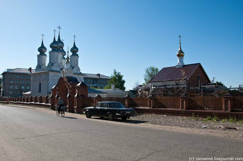 Напротив находится церковь Рождества Христова , начало XVIII века. Юрьев-Польский, Россия