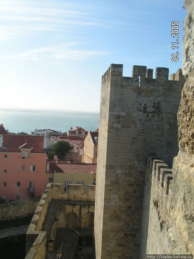 Вид со стен крепости Лиссабон, Португалия