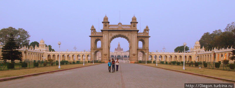 Главные дворцовые ворота Майсур, Индия