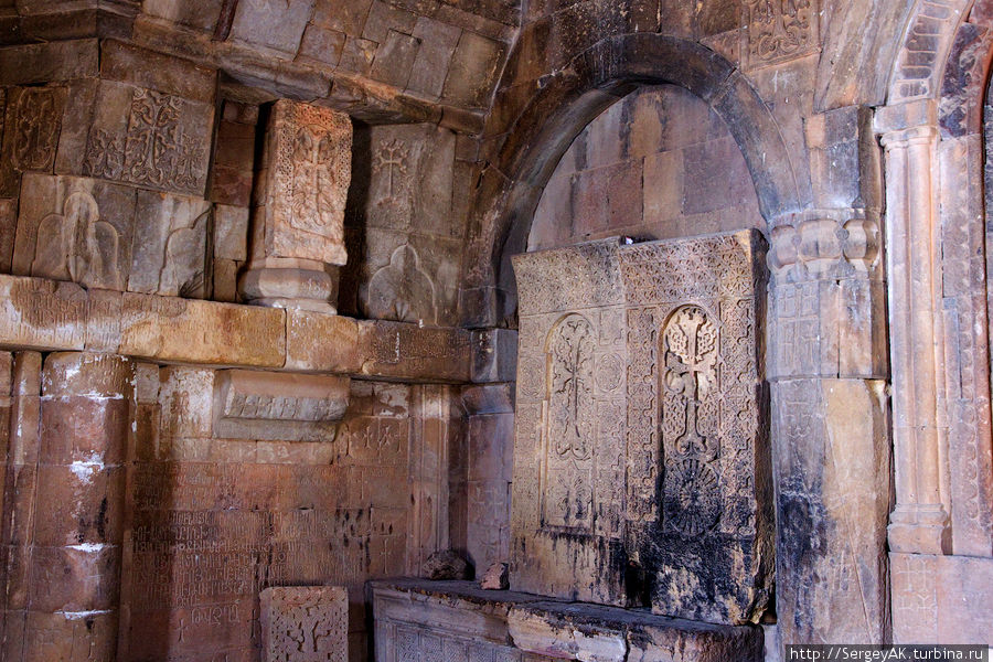 Интерьер притвора церкви Сурб Карапет Нораванк Монастырь, Армения