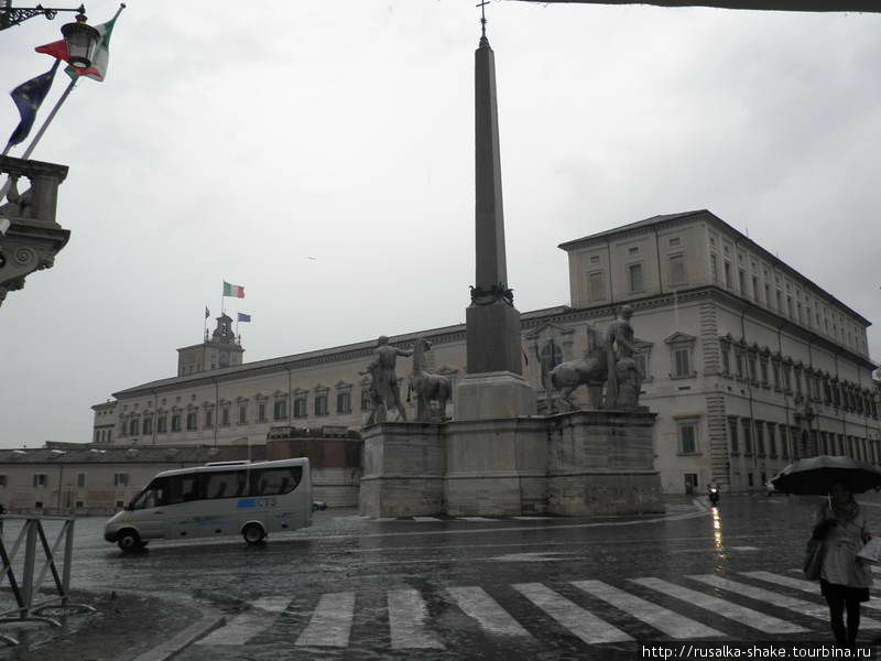 Квиринал в дожде Рим, Италия