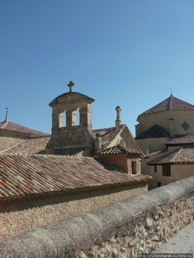 В Куэнке очень много церквей, конвентов, монастырей, часовен и т.д. Создается впечатление, что количество церквей города превышает его же население. Куэнка, Испания