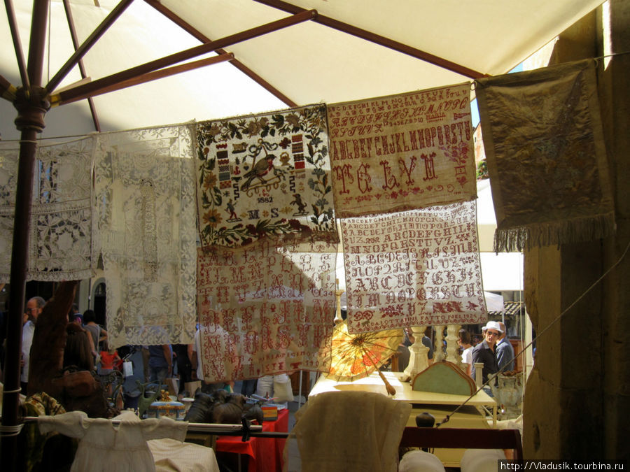 Блошиный рынок Ареццо, Италия