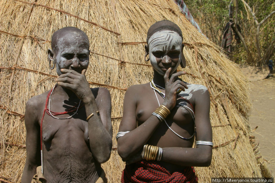 В деревне народности мурси Эфиопия