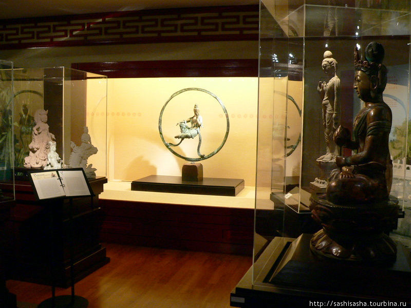 Храм и музей Священного Зуба Будды Сингапур (город-государство)