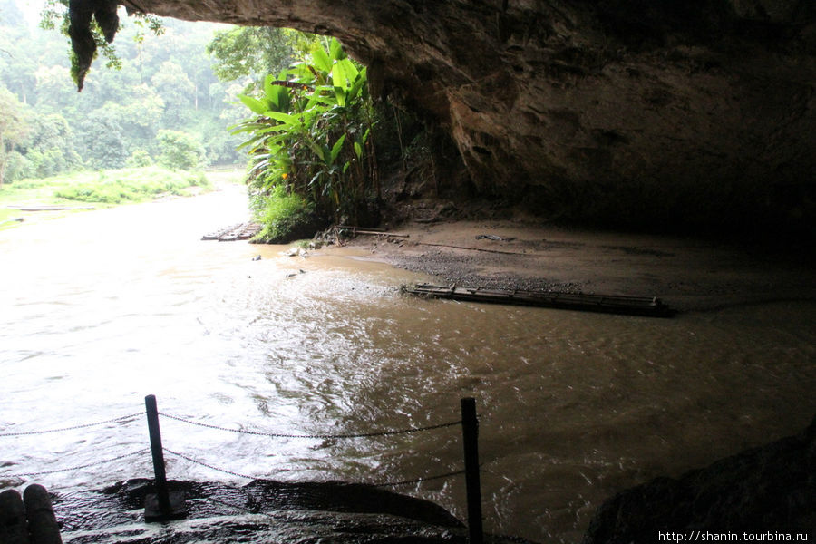 В пещере Там Нам Лод Мае-Хонг-Сон, Таиланд
