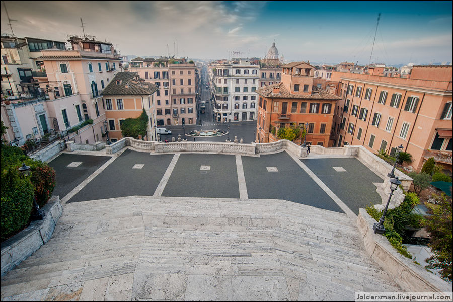 Вид с испанской площади на вечный город. Рим, Италия