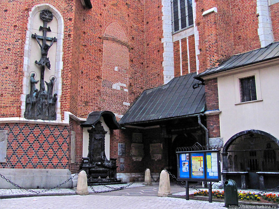Вход со двора для туристов Краков, Польша