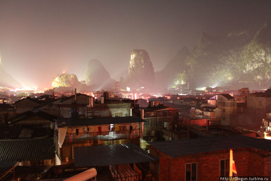 Вечерний вид на город Яншо, Китай