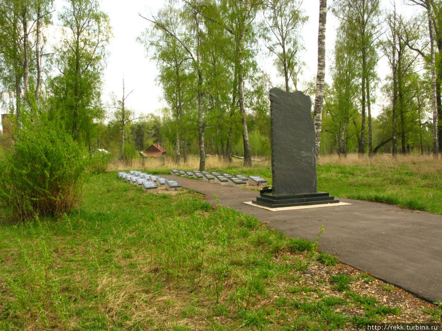 А рядом такое впечатляющее кладбище в память погибших горожан в Великой Отечественной Войне Вичуга, Россия