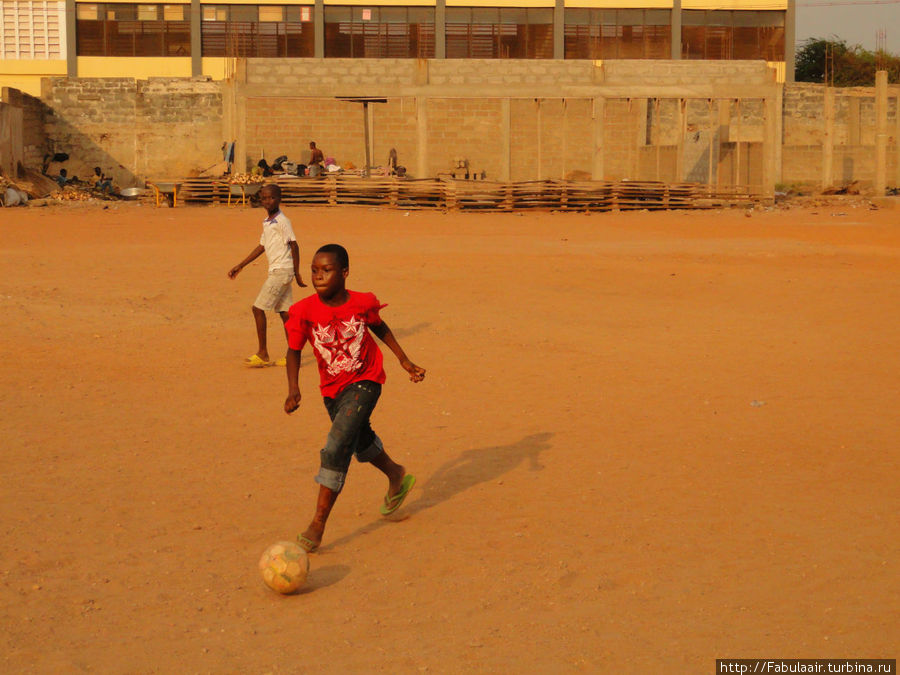 Будущие футбольные звёзды Аккра, Гана