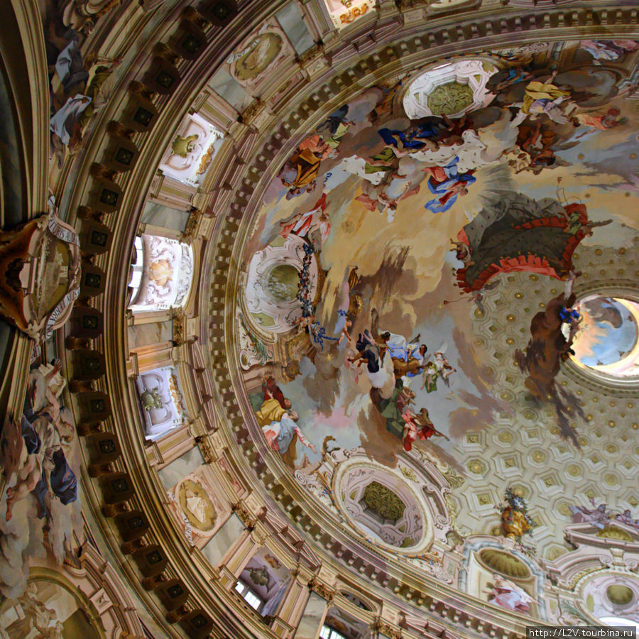 Базилика Santuario Basilica Regina Montis Regalis, Викофорте