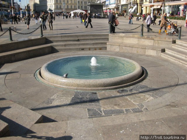 Тихонько булькает фонтанчик Загреб, Хорватия